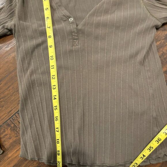 Tee Co size Small Olive Green Neutral Lettuce Hem Long Sleeve Henley - Picture 5 of 6